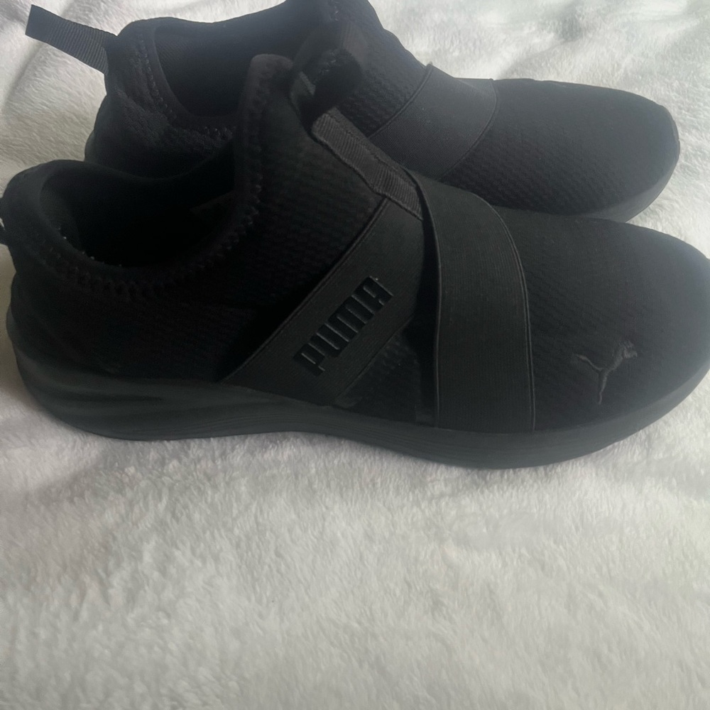 PUMA women's Black Slip-On Sneakers
